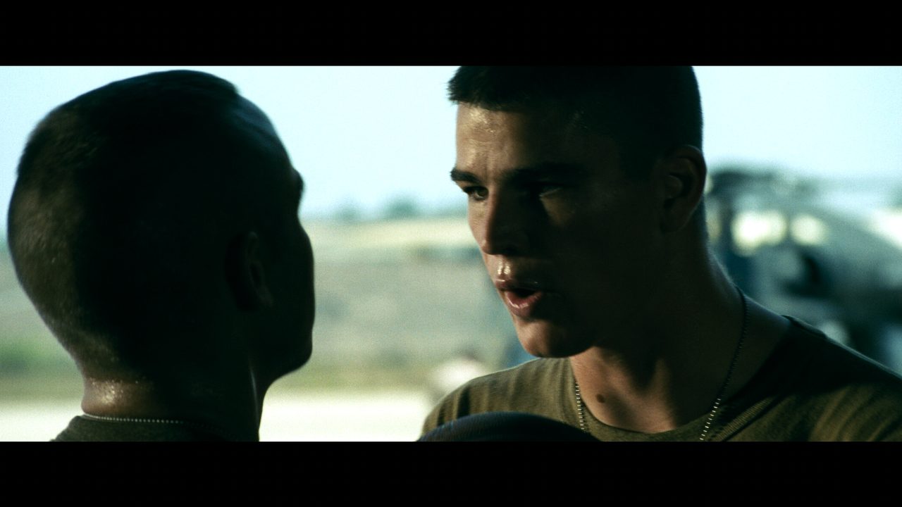 Black.Hawk.Down.2001.Theatrical.Cut.2160p.UHD.BDRemux.TrueHD.Atmos.7.1.HYBRID.DoVi-DVT.mkv_002523.20