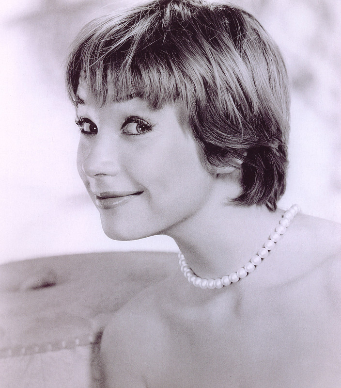 Shirley_MacLaine_b81