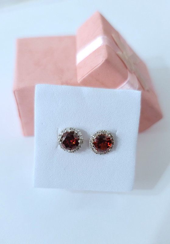 Arete redondo rojo