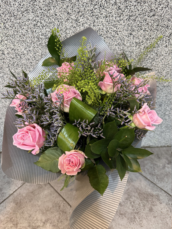 Bukiet z 7 różowych róż 