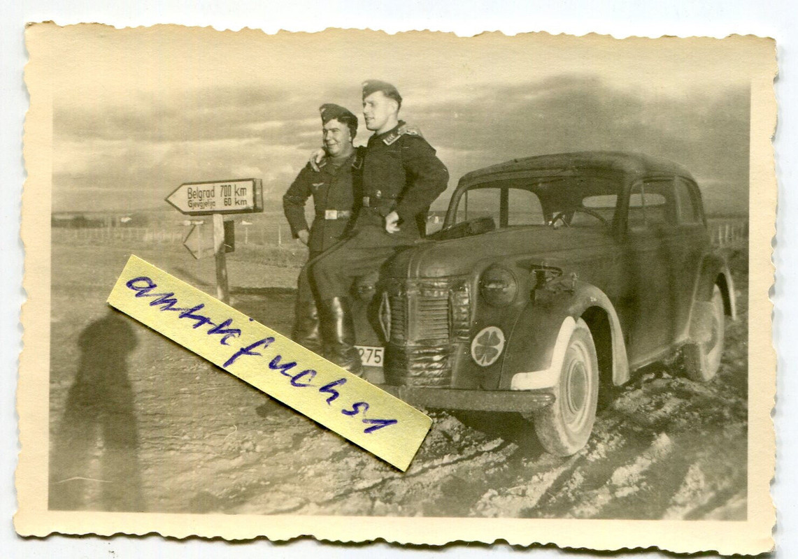 WH-Militär-PKW mit Kleeblatt-Wappen bei Gjevajelija im 2.WK