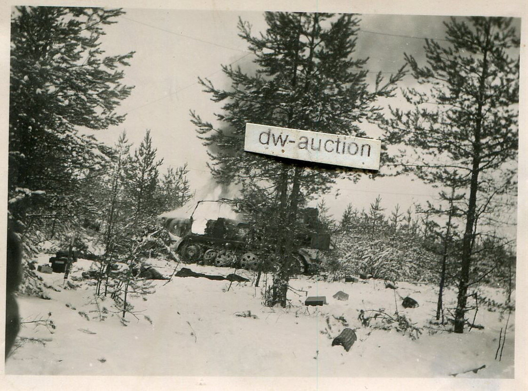Sturmgeschütz Abt. , brennendes SdKfz Halbkette 