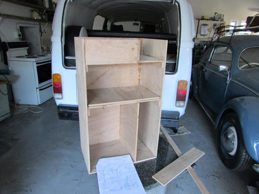 Bus kitchen cupboards (3)