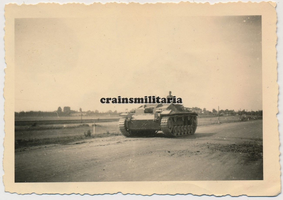 Orig. Foto Vormarsch Sturmgeschütz StuG III Panzer in Russland 1