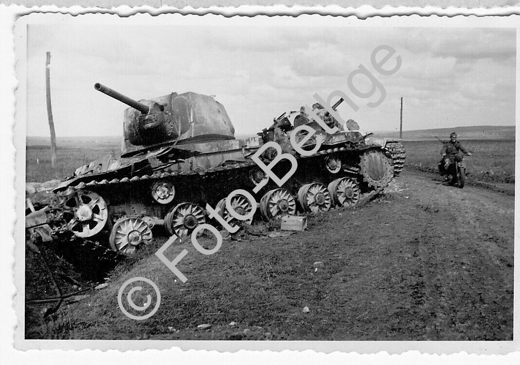 Russische Panzer KW2 Bergung Straße bei Welikeje Luki