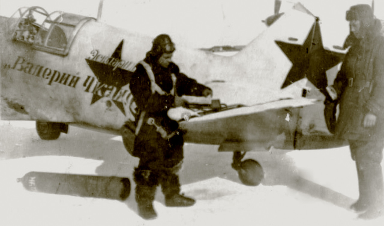 Lavochkin-La-5-21IAP-Silver-61-slogan-Eskadrilya-Valeriy-Chkalow-collective-of-Gorky-region-01