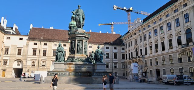 Viena: La ciudad de la música, de las artes y de los sueños - Blogs de Austria - Dia 1: Museo Sisí, biblioteca nacional, Opera y Free tour (57)