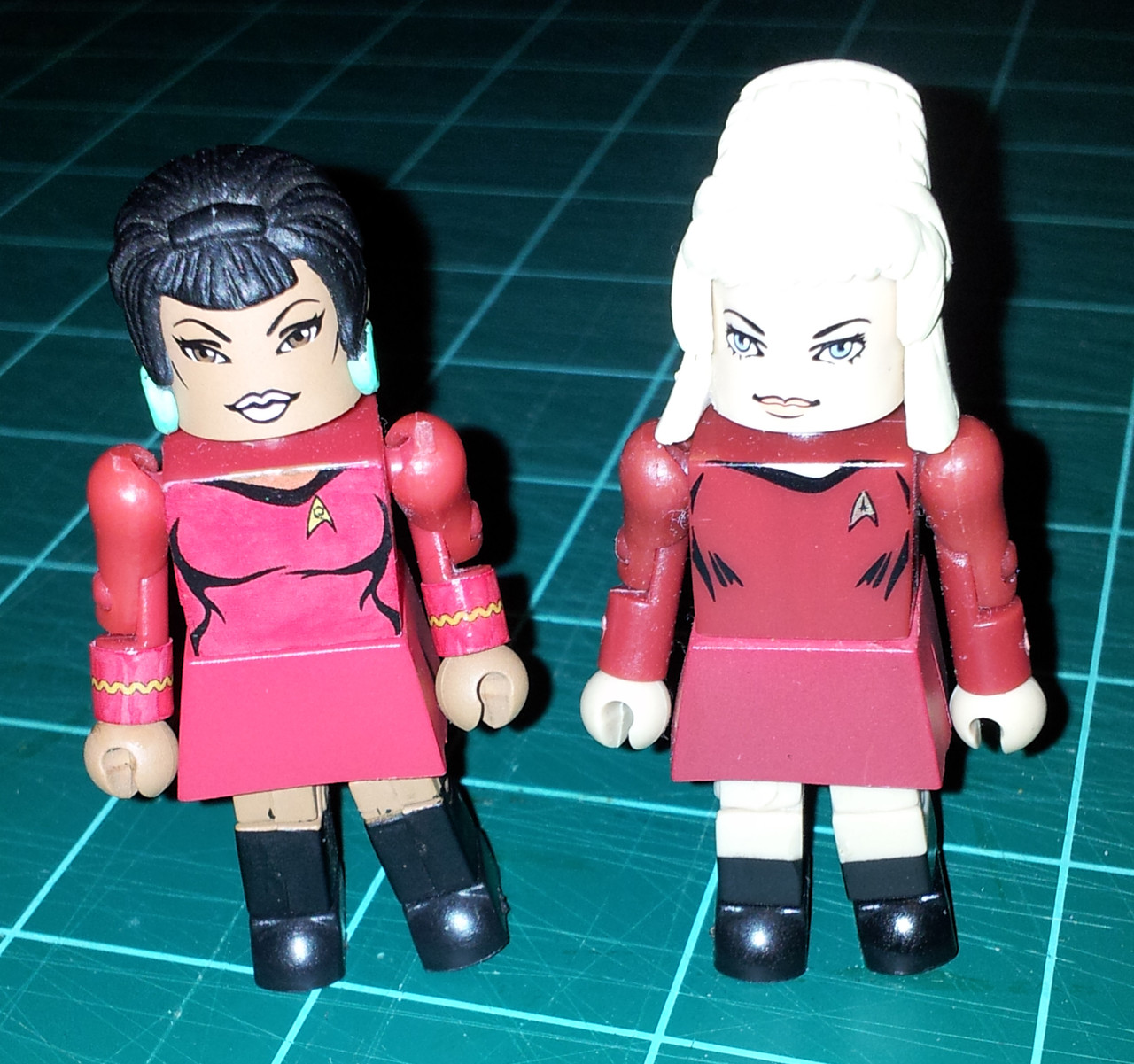 ST_Uhura_and_Rand.jpg