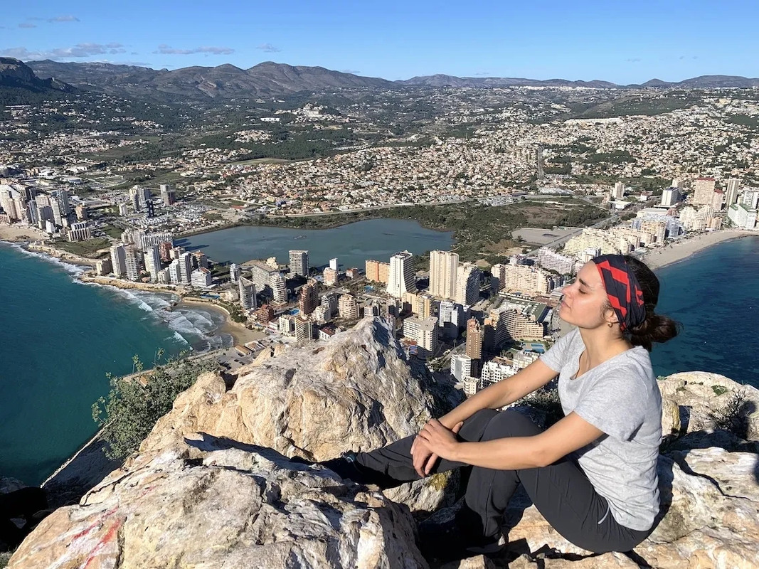 7-Ifach-Eli-en-la-cima.jpg