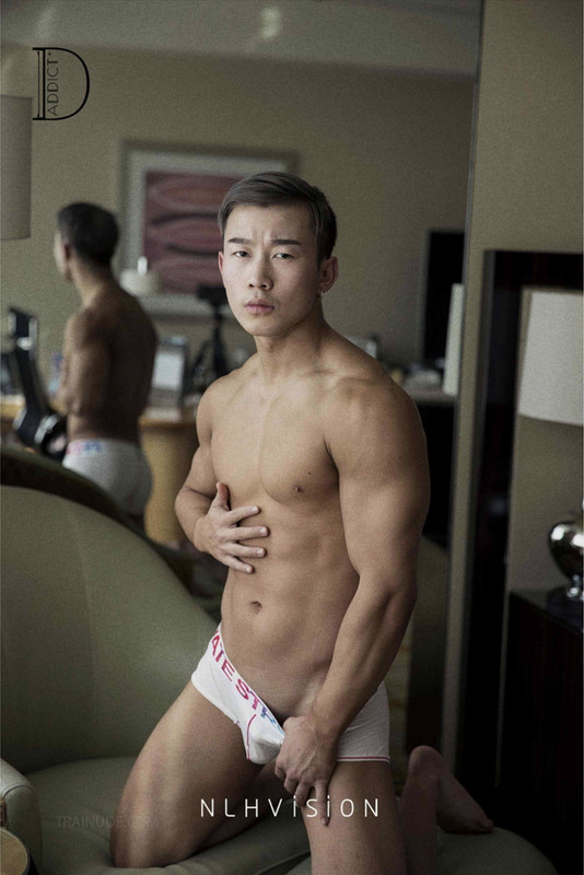 ADDICT 001 (Non-sex) - Chàng lực lưỡng mắt một mí