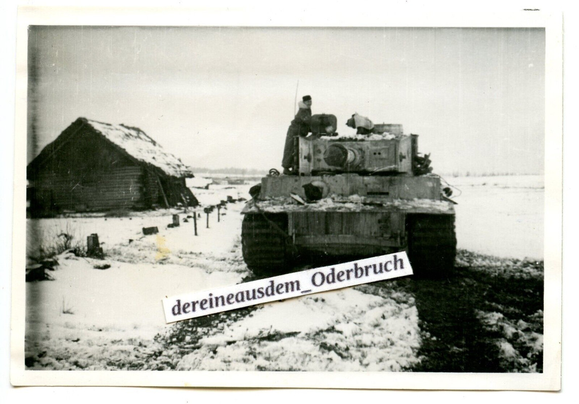 Foto schwerer deutscher Panzer VI Tiger im Einsatz Dez. 1943 Ostfront HKL (1)