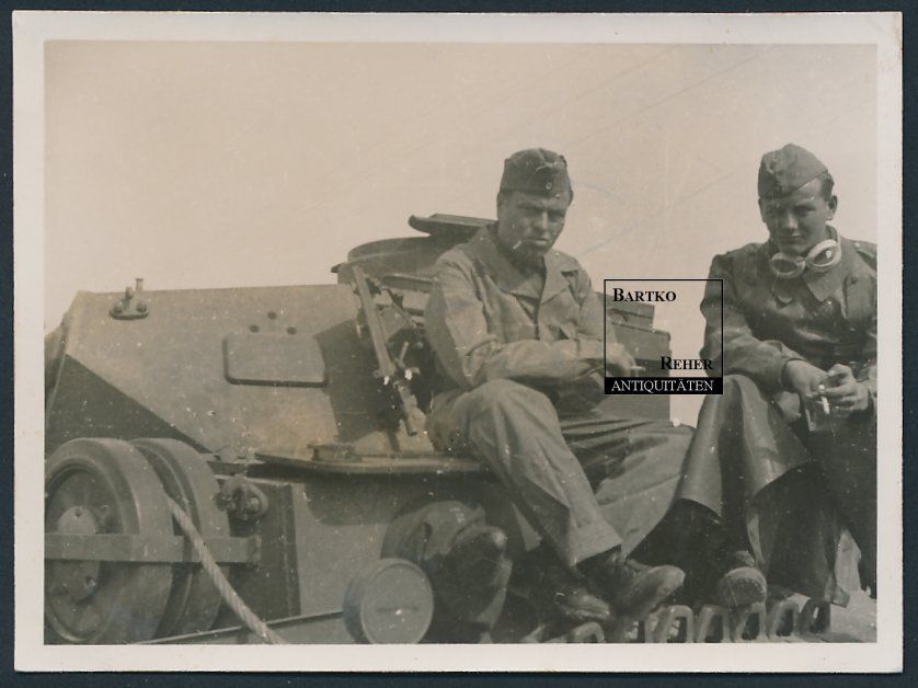 Foto 2.WK Panzer Sd.Kfz Panzermann in Uniform wä
