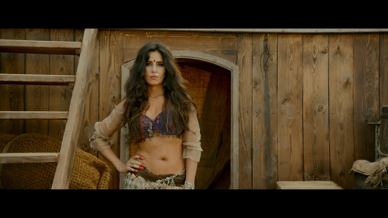 [Image: Katrina-Kaif-hot-Navel-From-Thugs-Of-Hin...-49-18.jpg]