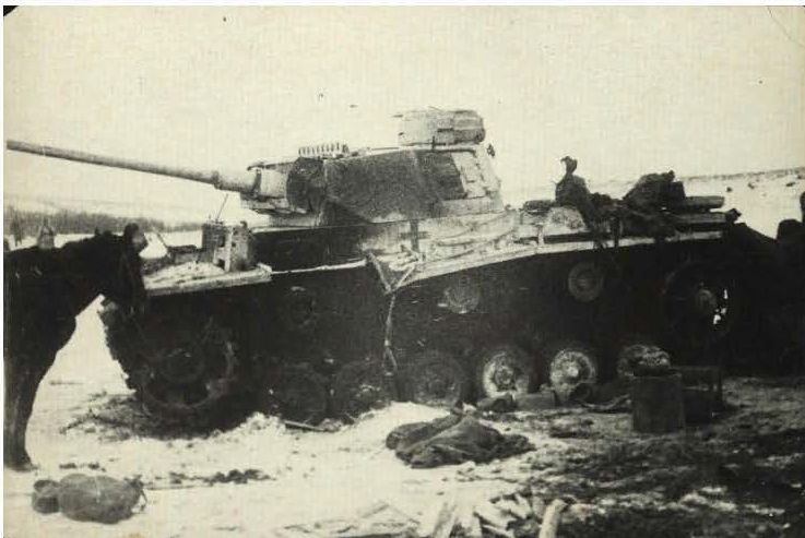 Подбитый немецкий танк Т-III.