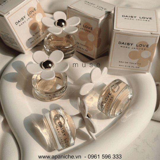 Marc-Jacobs-Daisy-1.png