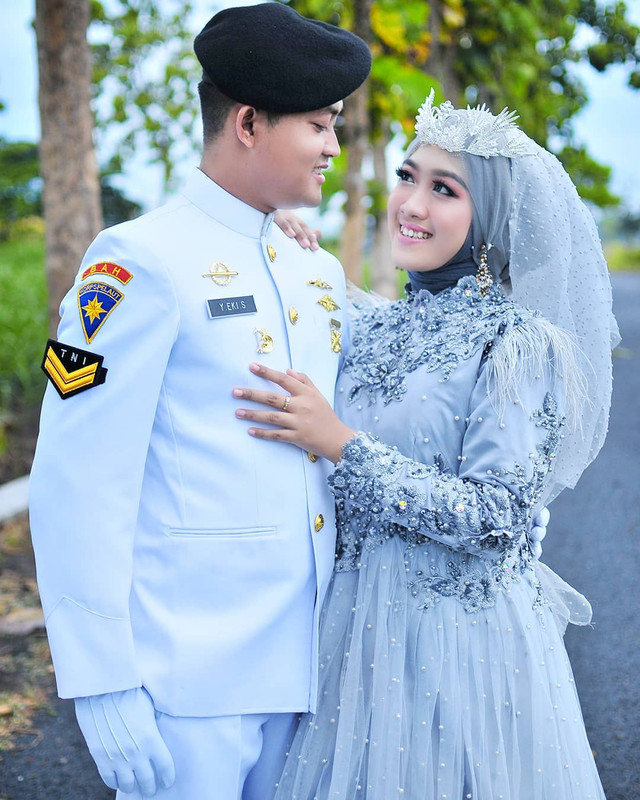 Mita dan Sertu Eki saat menikah