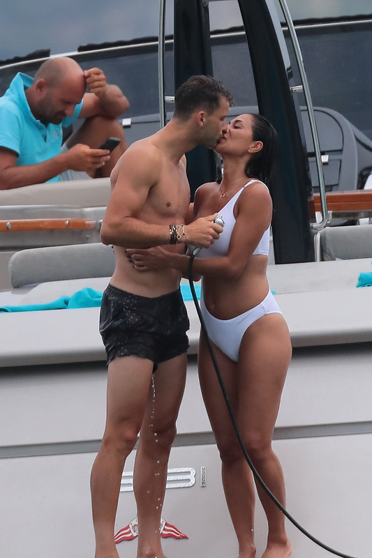 Nicole-Scherzinger-White-Swimsuit-19