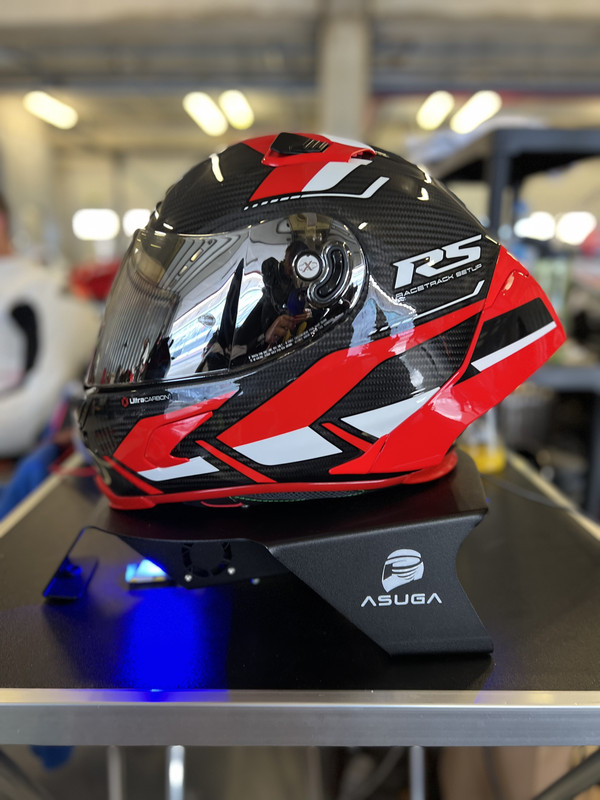 1AE50F85-5533-4A28-99E9-7CC1C469EE2E