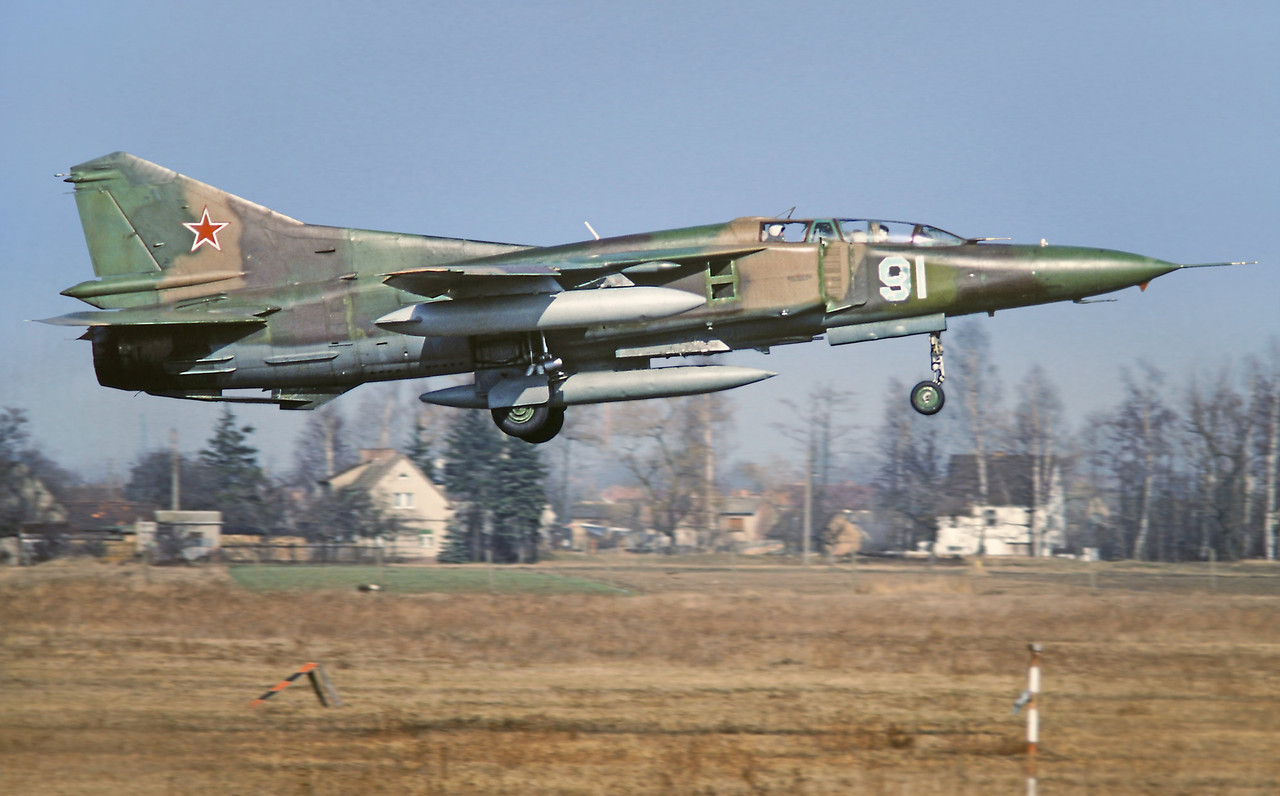 559 APIB Mig-23UB 91 Blue_7902414_1993