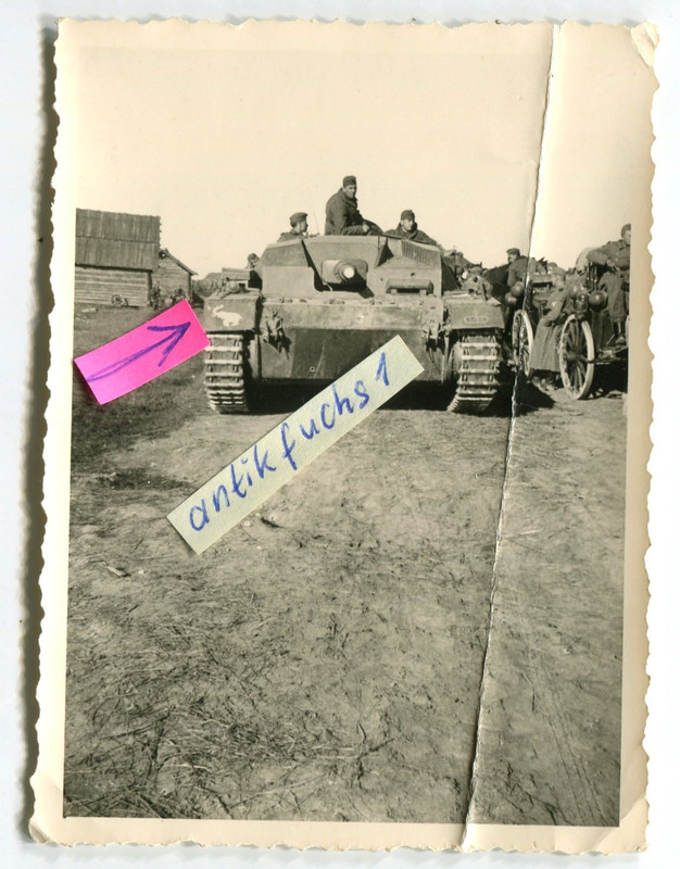 Deut. Panzer Sturmgeschütz mit Elefant-Wappen an der Front im 2.