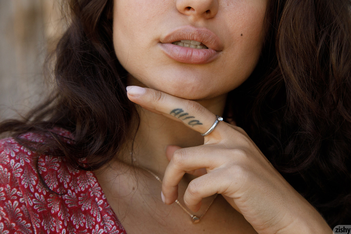 full_028_4334133259110845