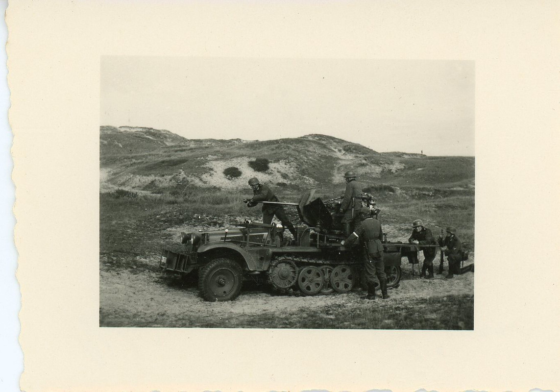 Halbkette Flak 2cm Vierling Geschütz Artillerie 