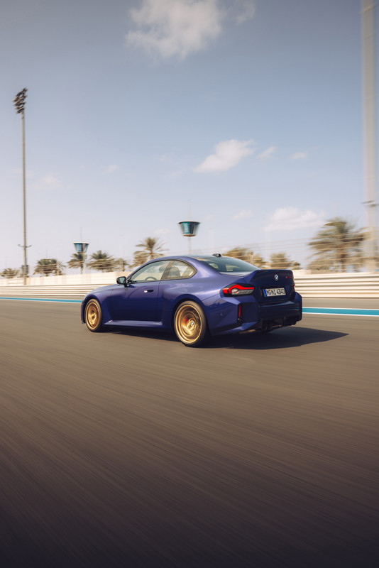 P90600937_highRes_the-new-bmw-m2-cs