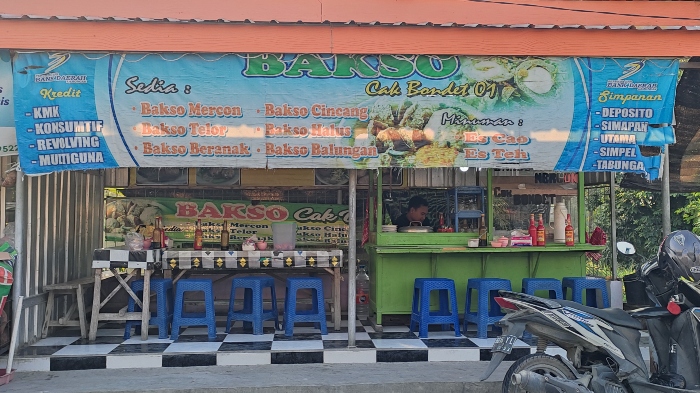 Bakso Cak Bondet, tempat makan siang enak di Lamongan.