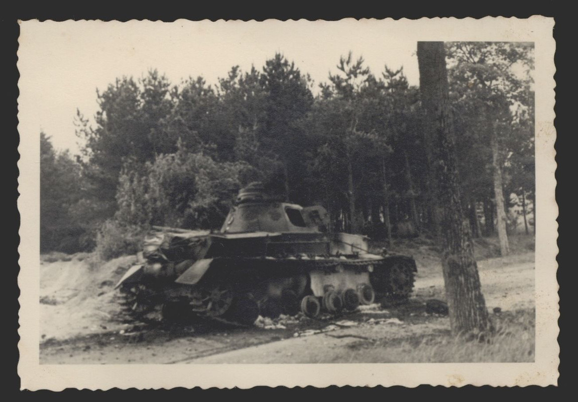 original Foto, zerstörter Panzer in Frankreich