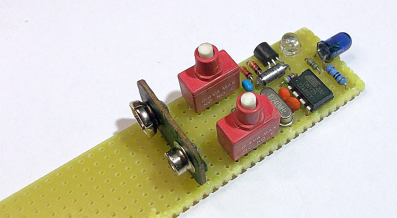 [Bild: DAT-Secret-Key-Sender-2-mit-ATtiny25-012.jpg]