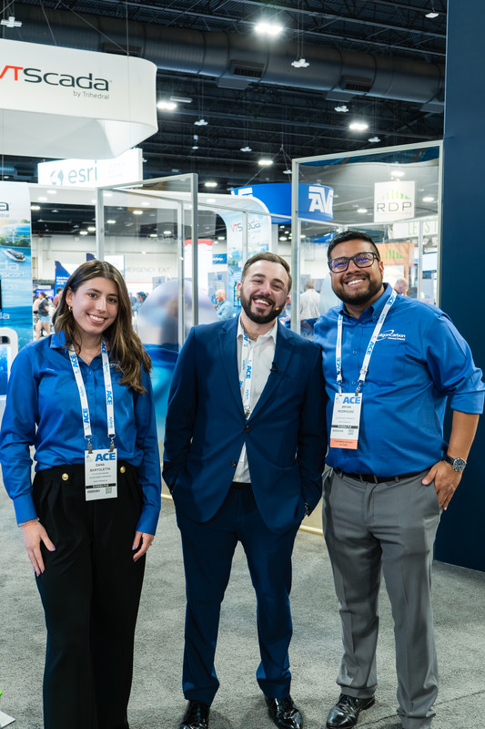 Chris Michael on stage delivering behavioral intelligence training to a large corporate audience