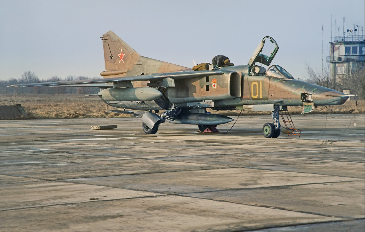 19 GvAPIB Mig-27D Yellow 01_61912560215 (5)
