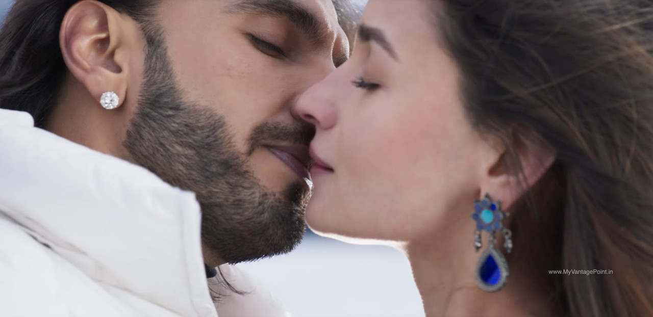 ranveer-singh-alia-bhatt-kiss-in-rocky-aur-rani-ki-prem-kahani-2023