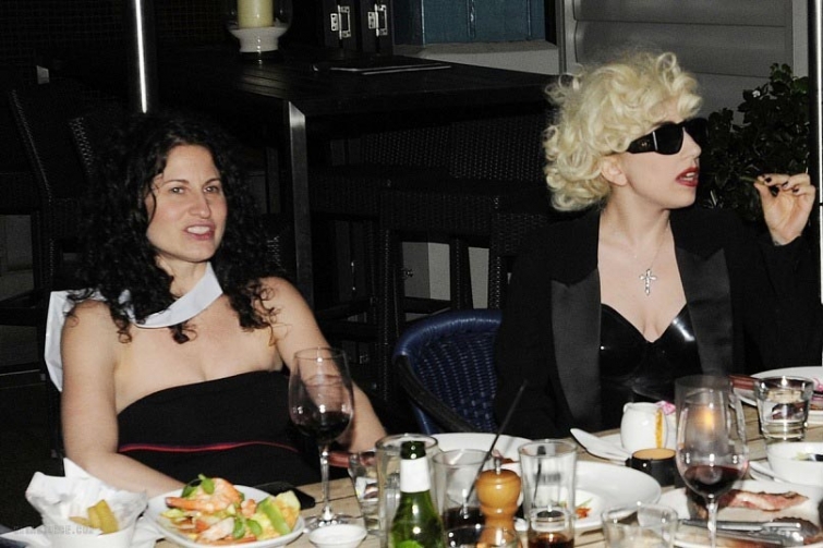 Что рассказали о звёздах домработницы Аллы Пугачевой, семьи Кардашьян и других