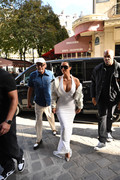 Kim-Kardashian-Cleavage-White-Paris30