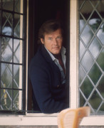 roger-moore-c12