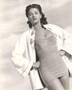 Yvonne-De-Carlo-c47