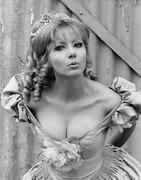 ingrid-pitt-b87