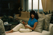 Joan-Collins-h44
