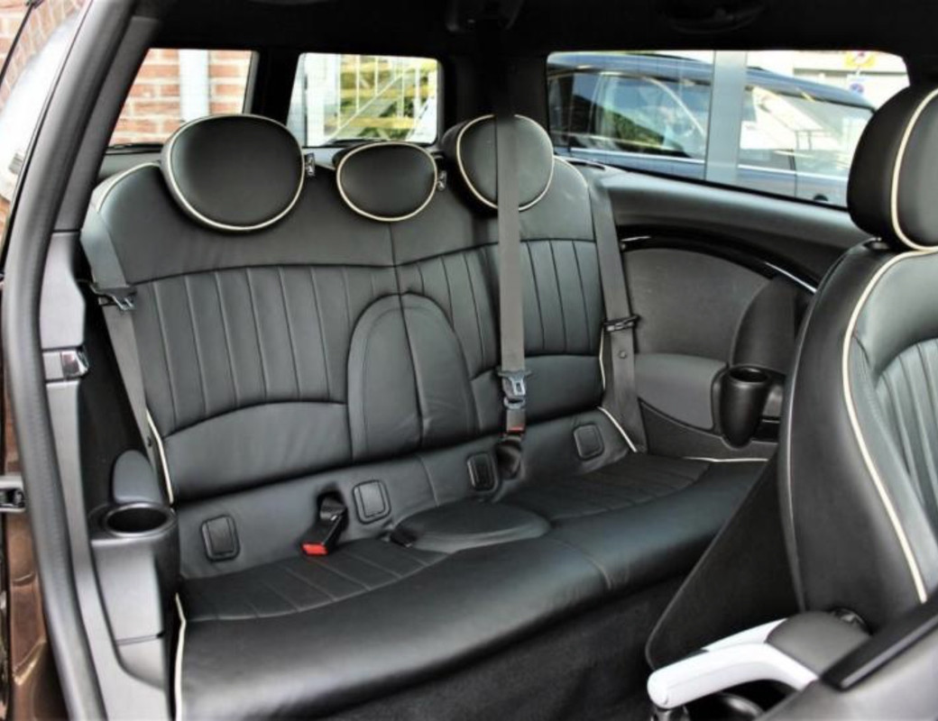 0EED71FF-E04A-4352-BDDB-1CAF23AC1E7B