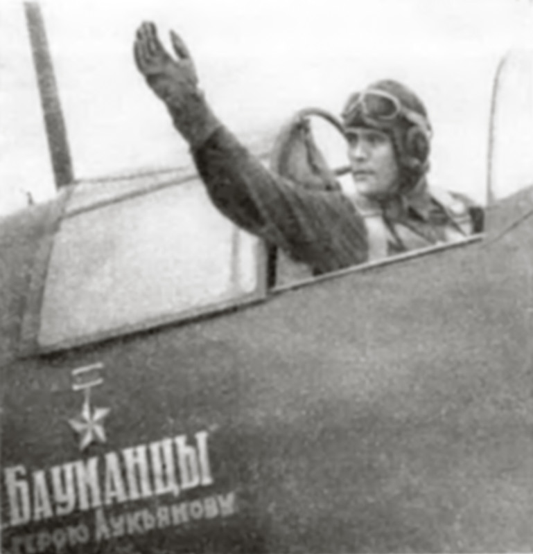 Lavochkin-La-5-240IAP-White-23-presentation-aircraft-at-the-test-field-Aug-1943-01