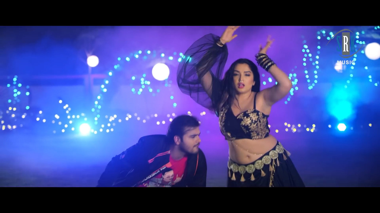 [Image: Aamrapali-Dubey-Hot-New-Song-from-Kathar...47-416.jpg]