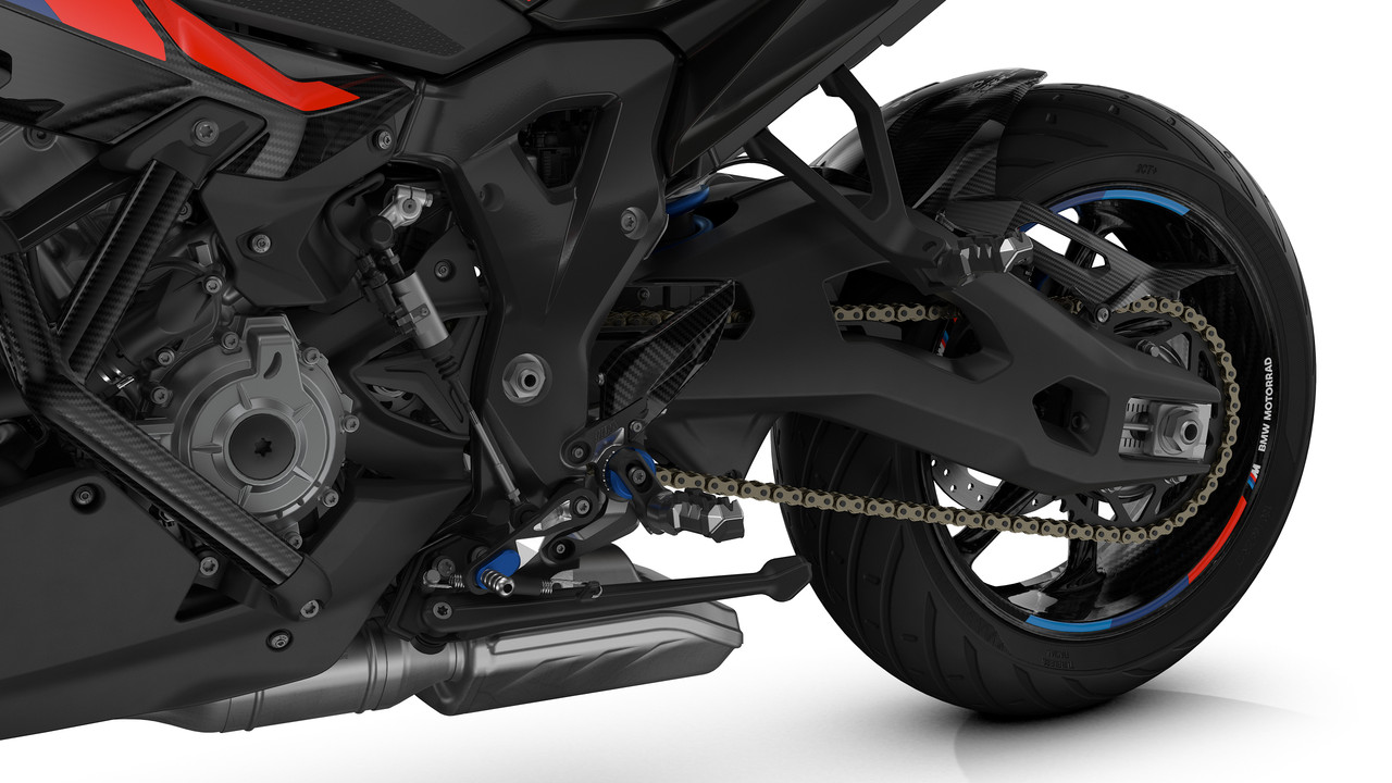 P90528829_highRes_the-new-bmw-m-1000-x