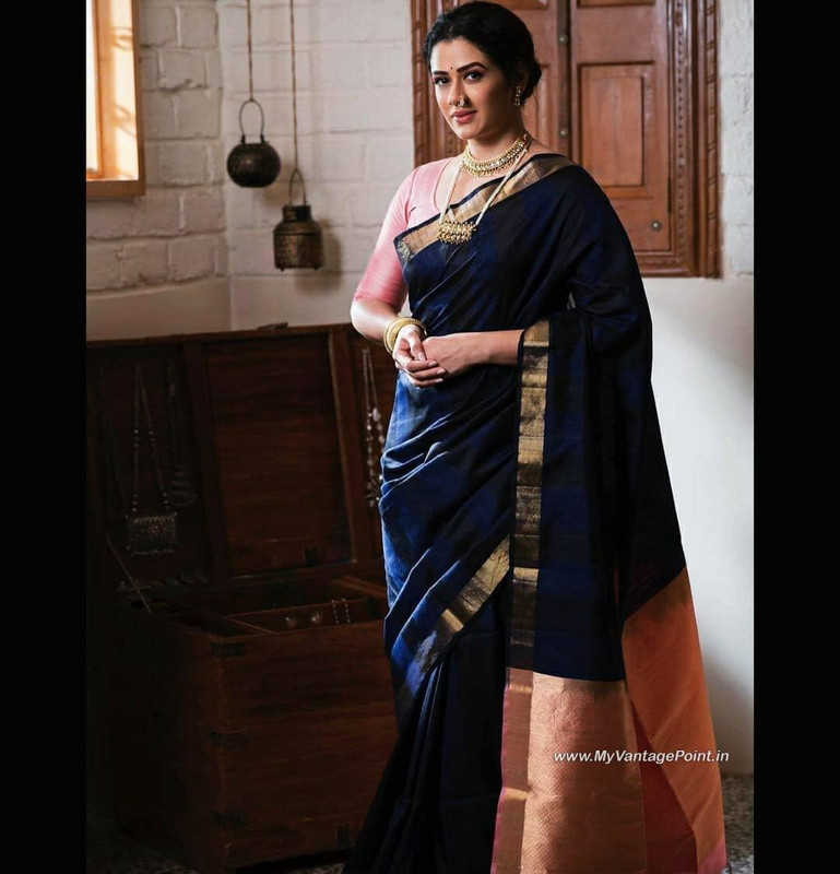 16-Marathi-Mulgi-Girija-Oak-Godbole-Photos-Wallpapers-in-Traditional-Look-My-Vantage-Point