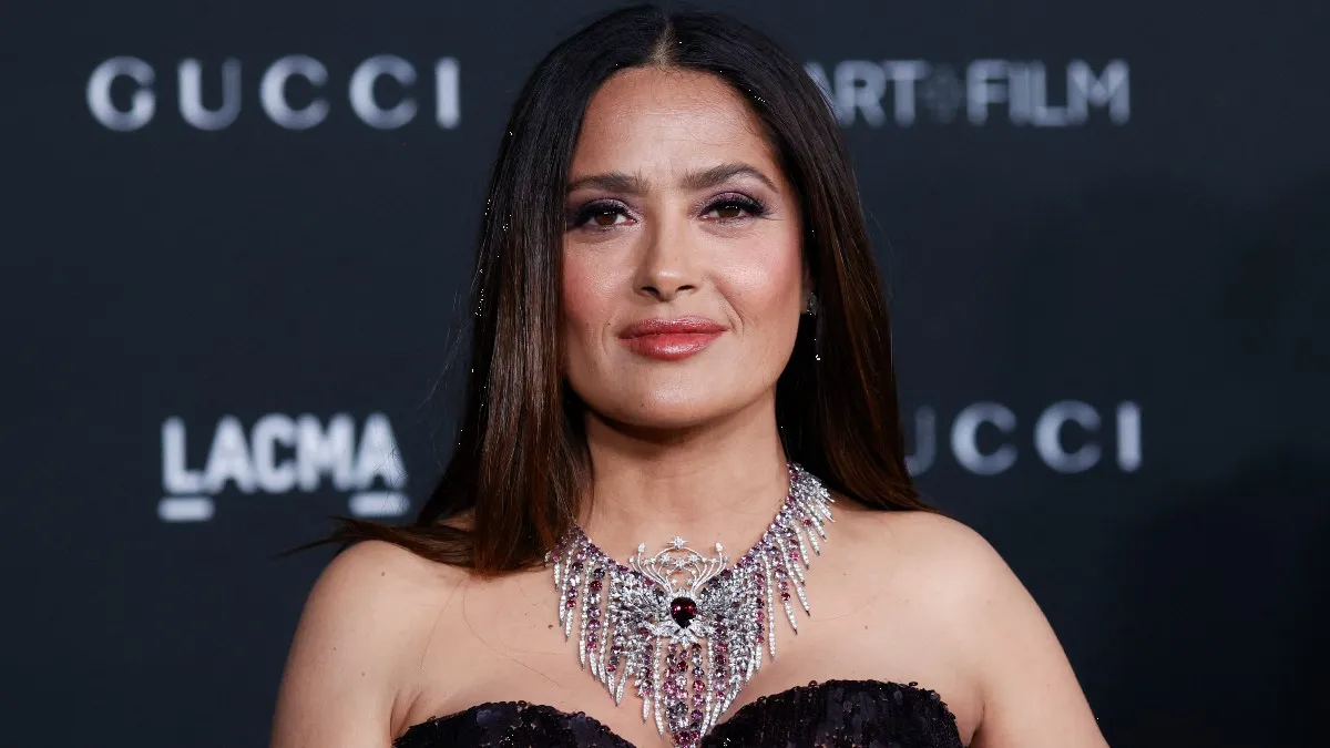 Salma Hayek impacta al aparecer sin una gota de maquillaje; así luce