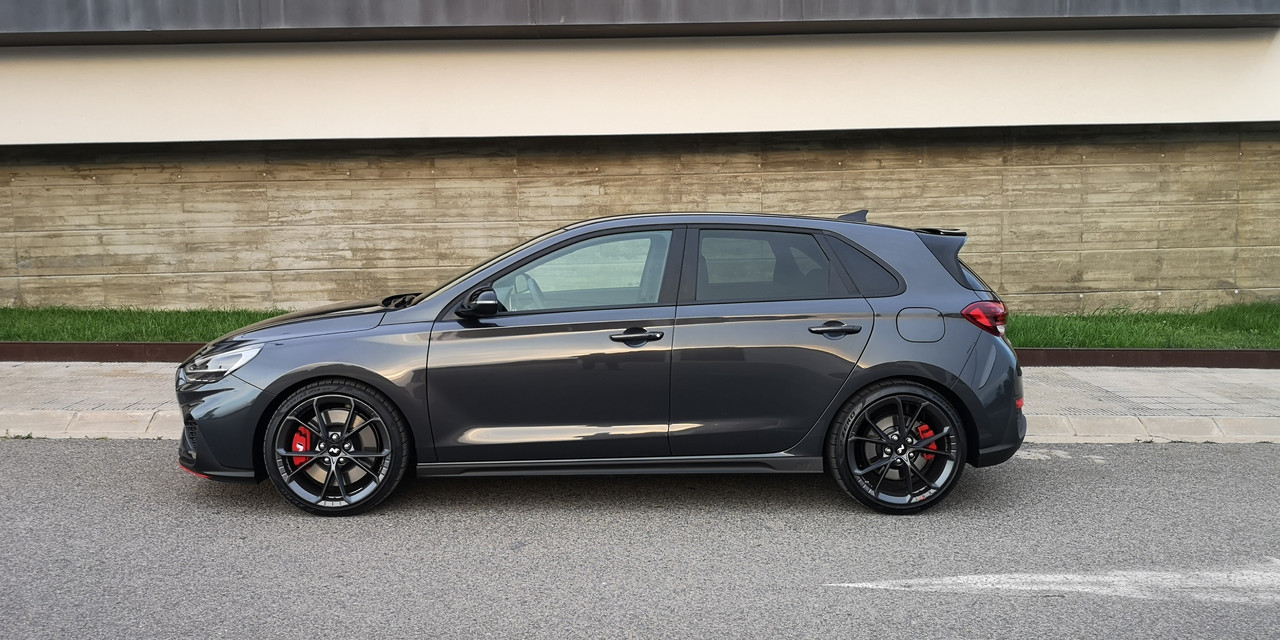 Dark Knight Pictures | Hyundai N-cars i30 N, Ioniq 5 N, i20 N, Veloster