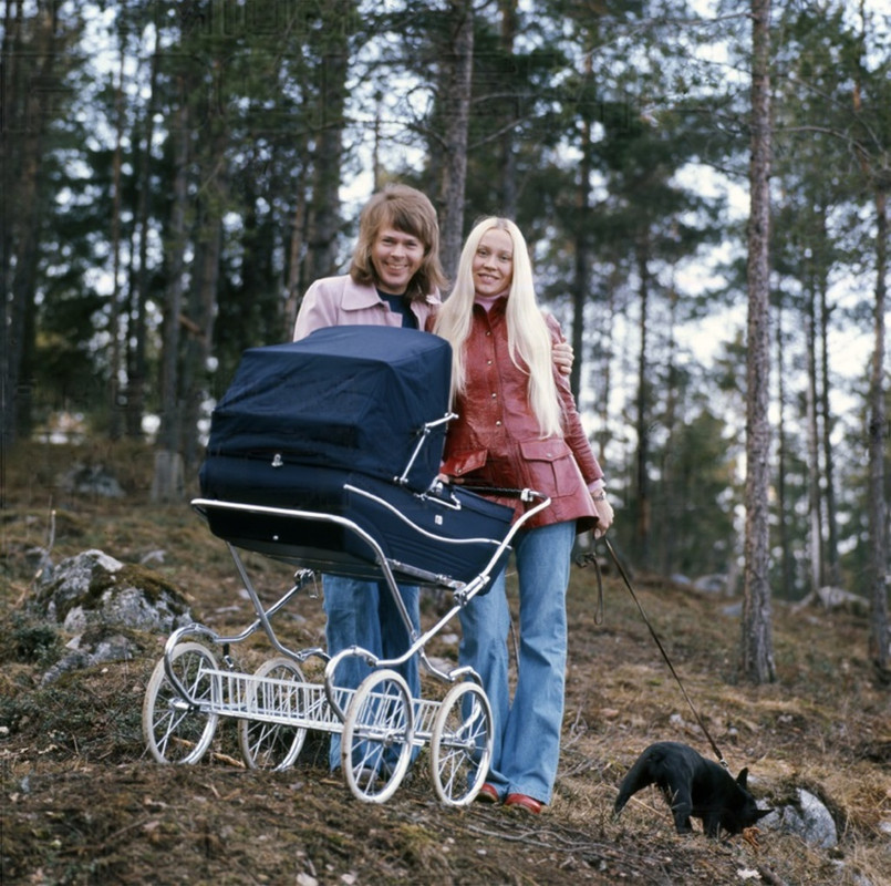 Mama Papa and Linda1