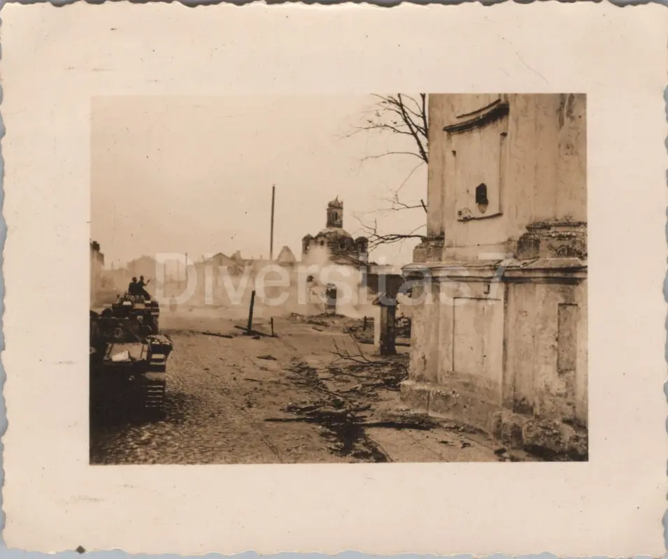 Foto a Nachl. Uffz H Gollner Panzer-Regt. 4 Panzer im Kampf um Orscha, 01 D-83