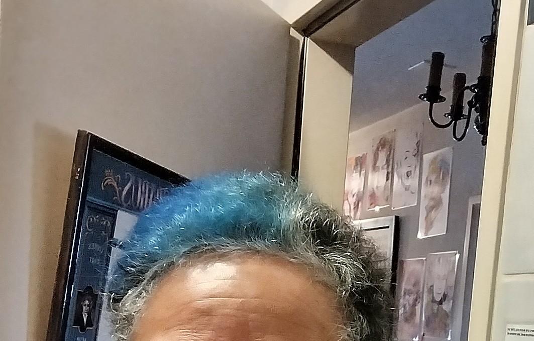 Se teindre les cheveux en Bleu.