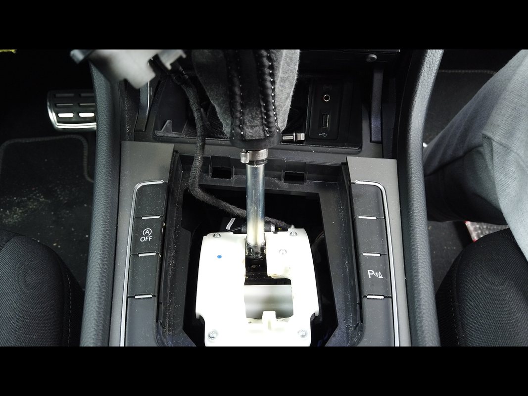 VW-Golf-MK7-5G_Rear-USB-ports_02